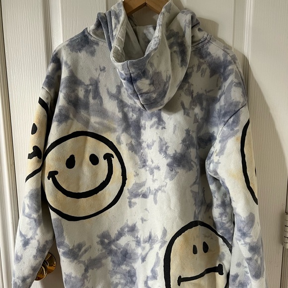 Market X Smiley  Men